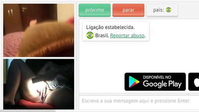 fent trampes mentre el marit treballa, la dona calenta mostra el teu cony a desconeguts